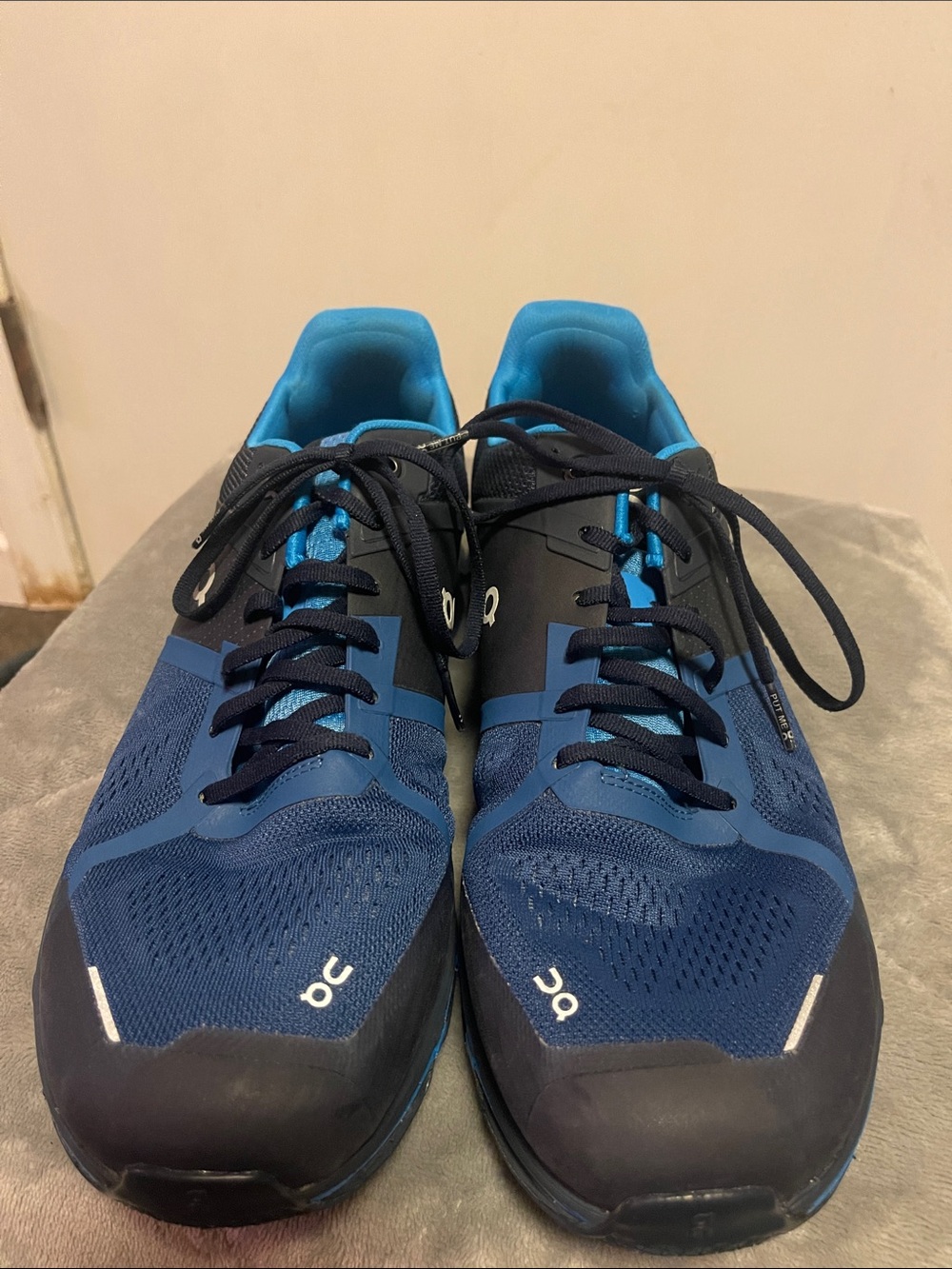 On Running Men's Athletic Shoes in Navy and Teal - Picture 2 of 7